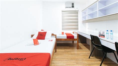 RedDoorz Plus @ 1318 Residences Hotel (Manila) .